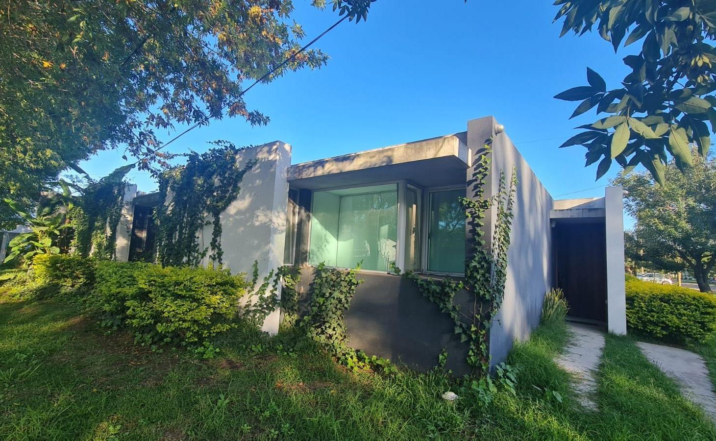 Venta casa 4 dormitorios con pileta y jardín, Ricardone