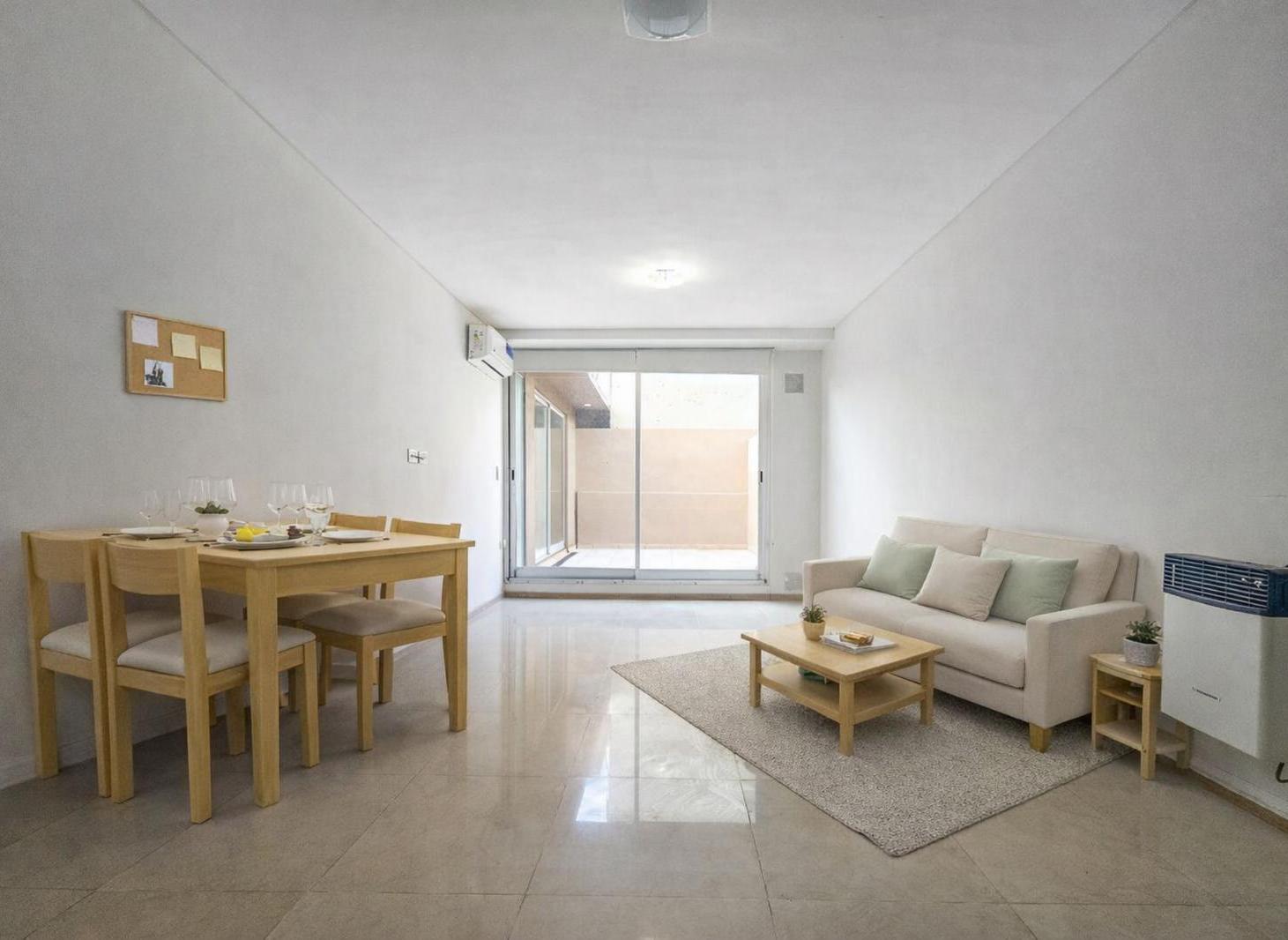 VENTA. Departamento un dormitorio mas comodín. Con patio. Abasto, Rosario.