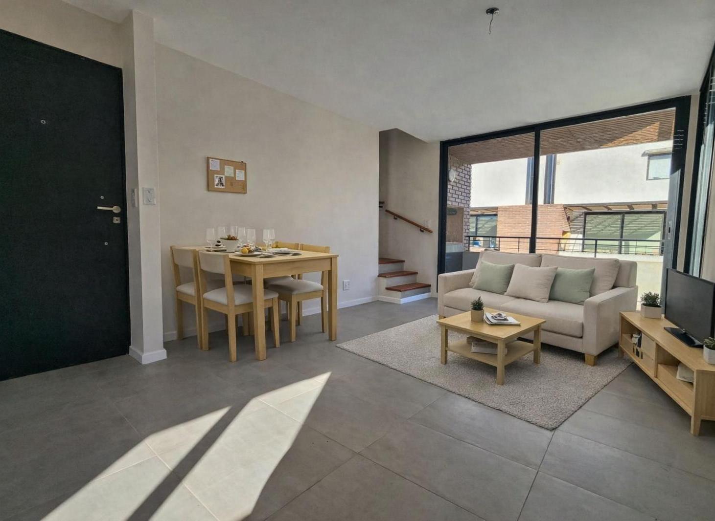 Foto de Venta PH 2 dormitorios con balcón terraza Complejo Residencial Esmeralda, imagen 2