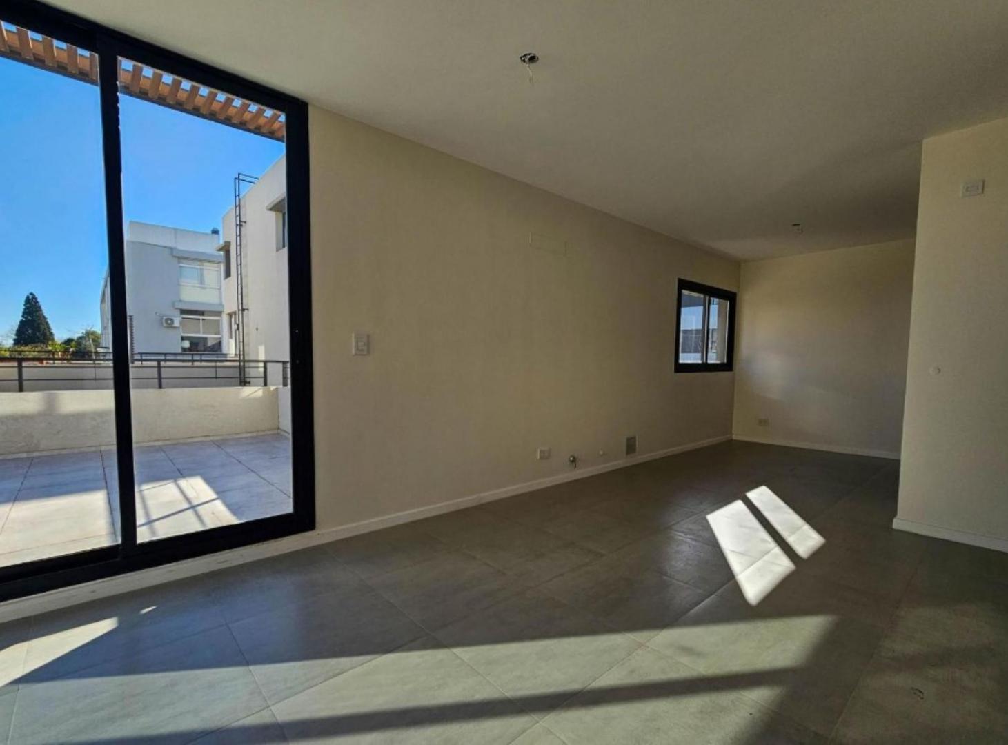 Foto de Venta PH 2 dormitorios con balcón terraza Complejo Residencial Esmeralda, imagen 5