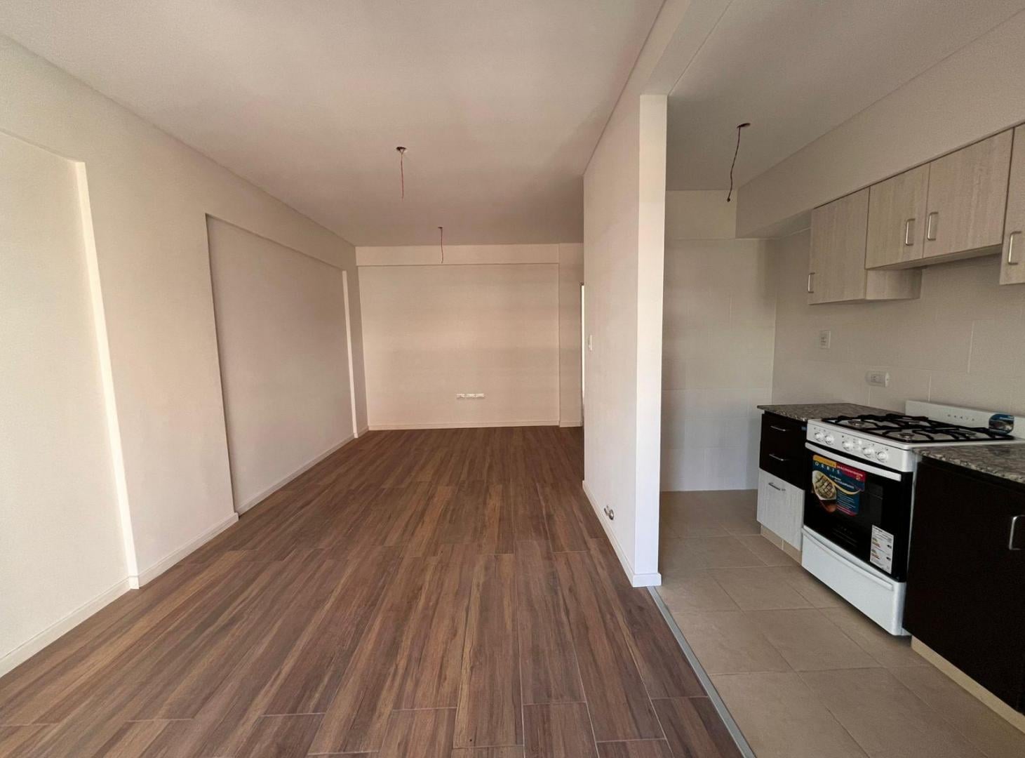 Foto de Venta departamento 2 dormitorios con balcón zona Centro, Rosario, imagen 2
