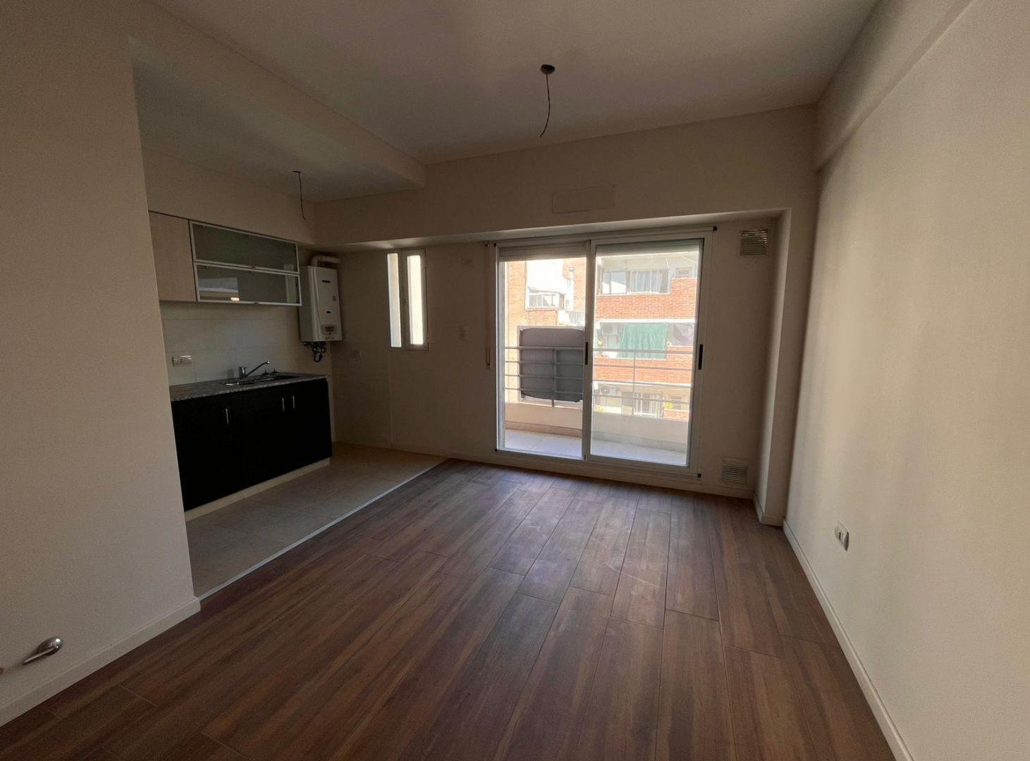 Foto de Venta departamento 2 dormitorios con balcón zona Centro, Rosario, imagen 1