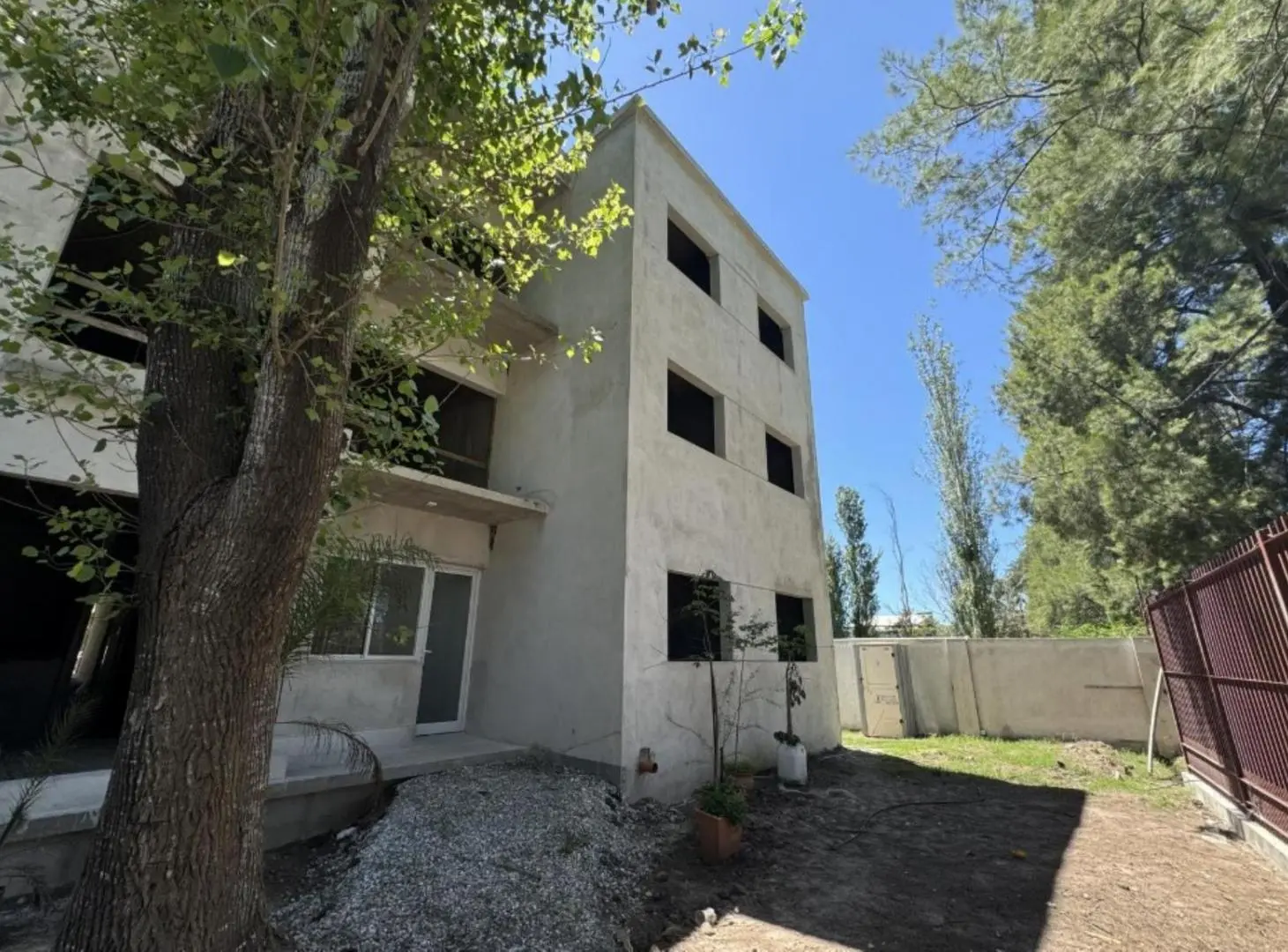 Venta departamento 2 dormitorios con  cochera ,quincho y pileta ,Fisherton 4