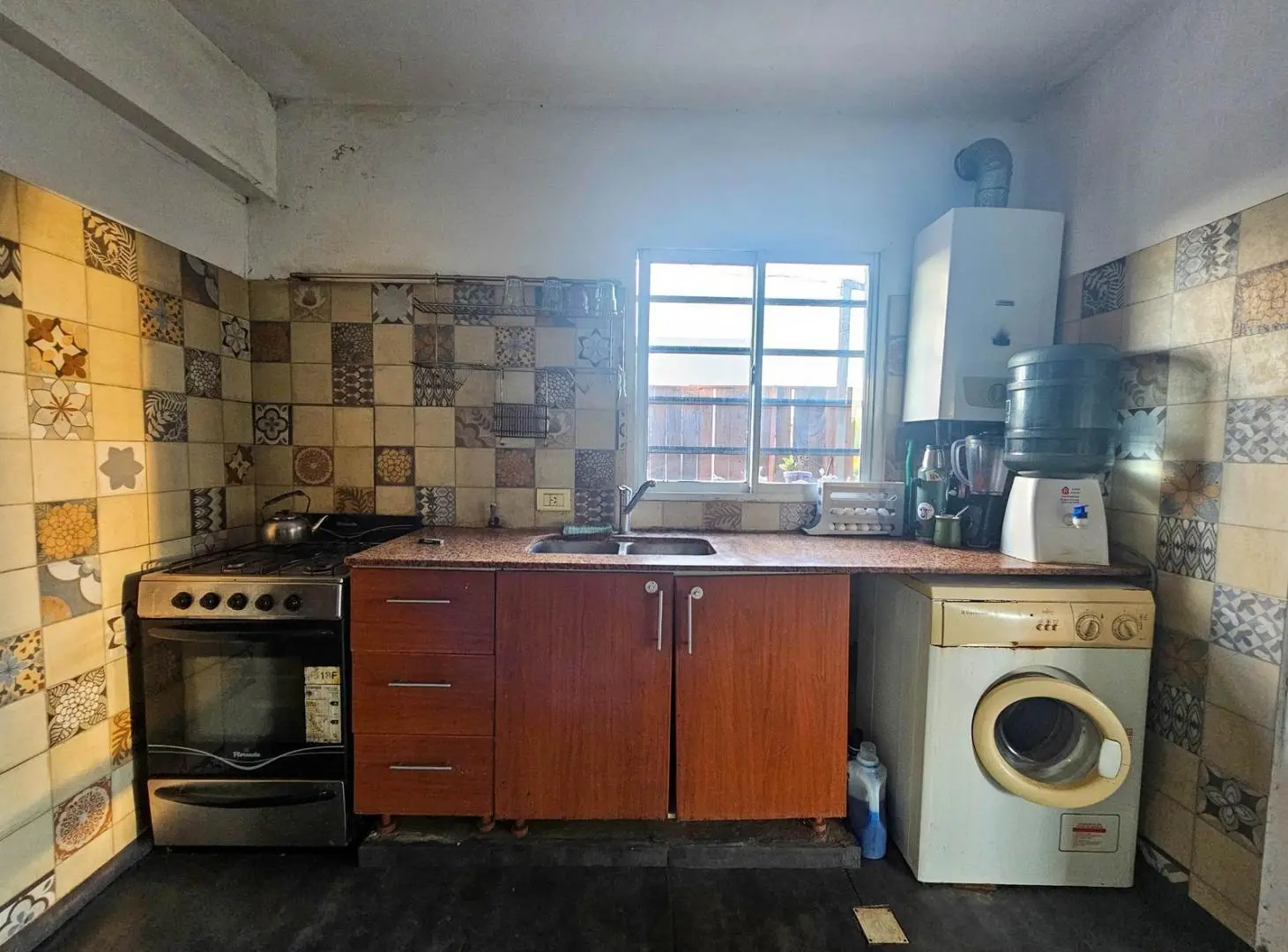 VENTA. Casa de tres dormitorios y piscina en Funes Town. Apto crédito. 4