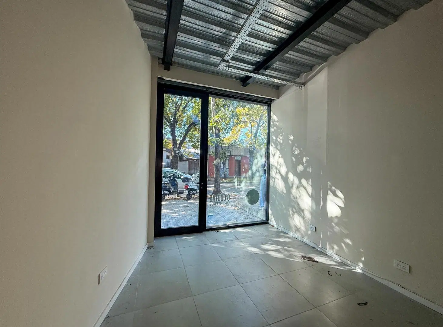 Alquiler local comercial en Fisherton 4
