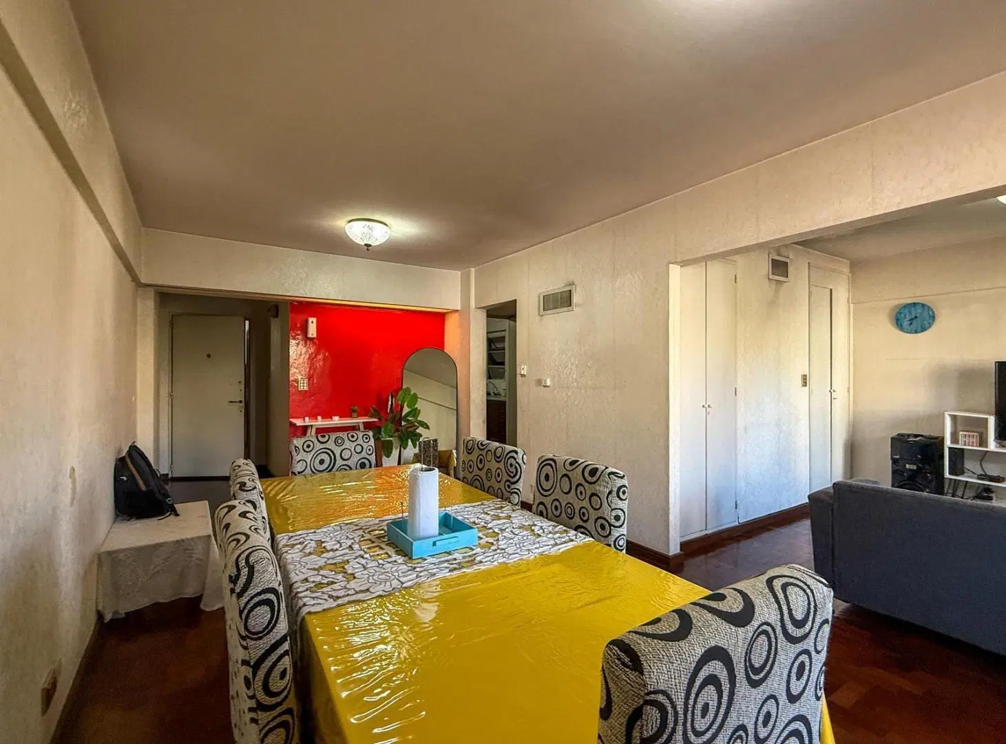 Venta departamento de 2 dormitorios con balcón, zona Centro Rosario 3