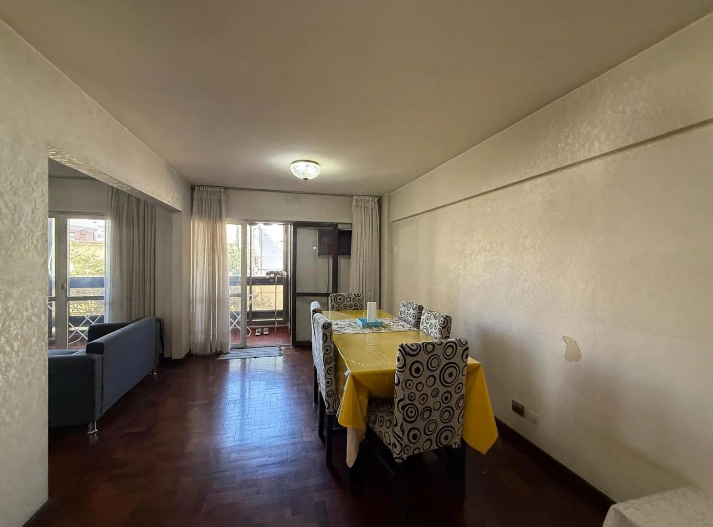 Venta departamento de 2 dormitorios con balcón, zona Centro Rosario