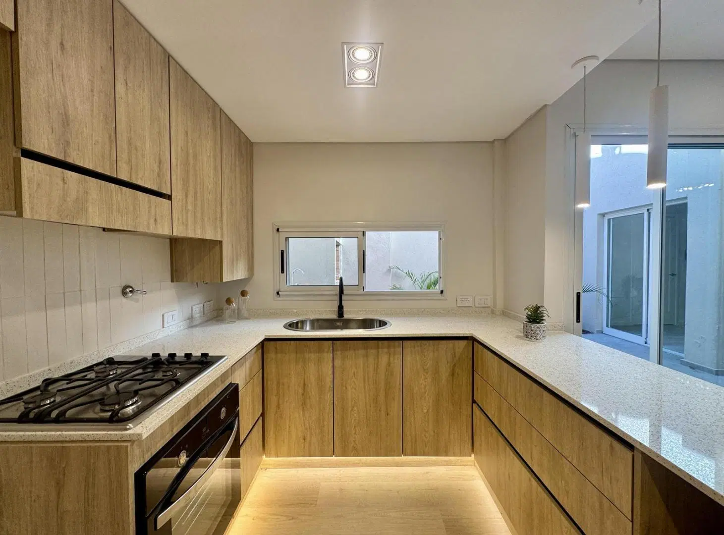 Venta casa de 3 dormitorios con patio y parrillero, zona Centro, Rosario 5