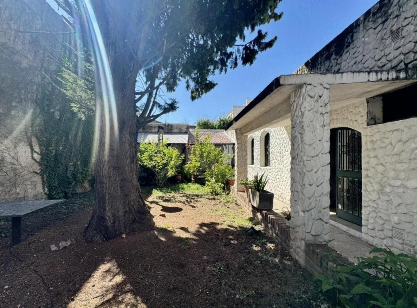 Venta casa a reciclar de 3 dormitorios con jardín barrio Abasto, Rosario 3