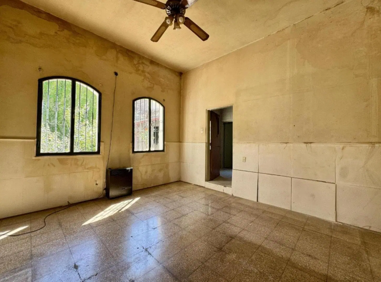 Venta casa a reciclar de 3 dormitorios con jardín barrio Abasto, Rosario 4
