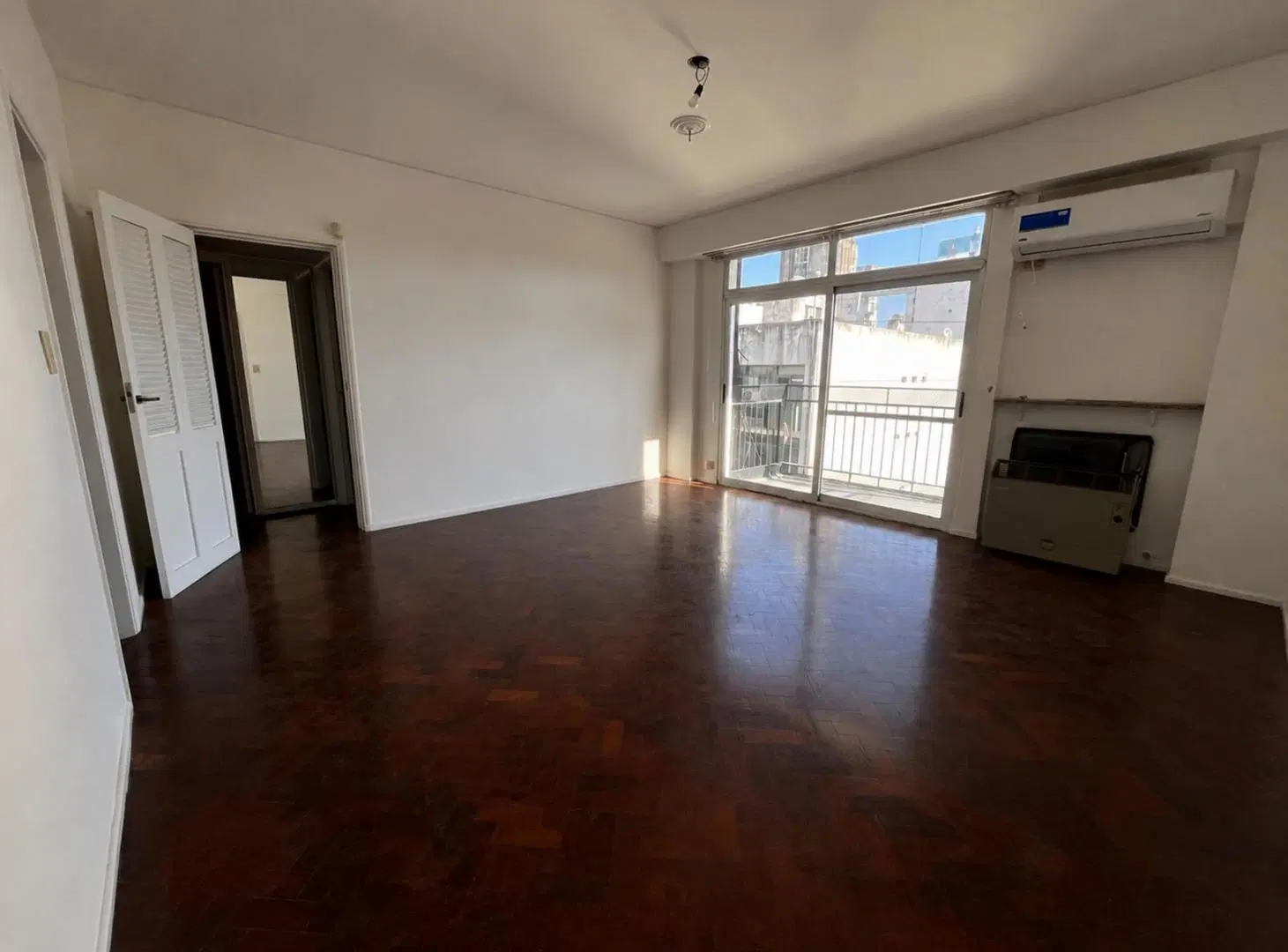 Alquiler departamento de 2 dormitorios con balcón zona Centro, Rosario 5