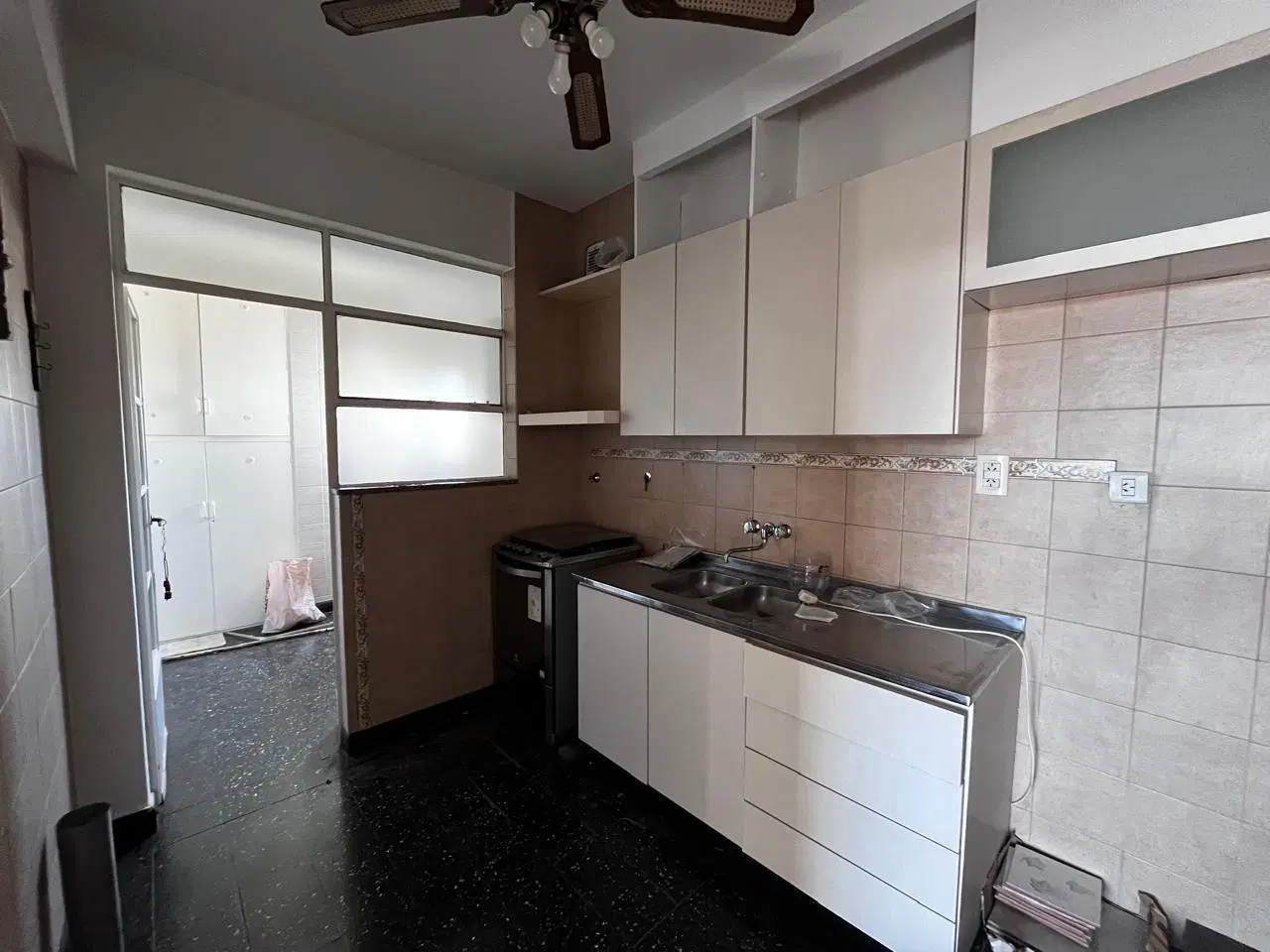 Alquiler departamento de 2 dormitorios con balcón zona Centro, Rosario 3