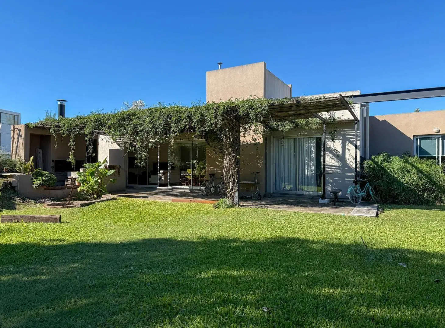 Venta casa de 2 dormitorios en barrio Aguadas, Funes 2