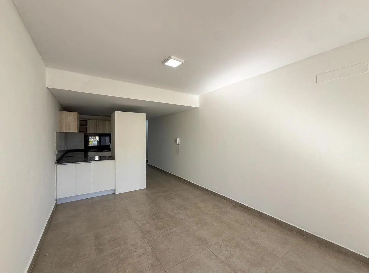 Venta departamento de 2 dormitorios con cochera y amenities zona Centro, Rosario 3