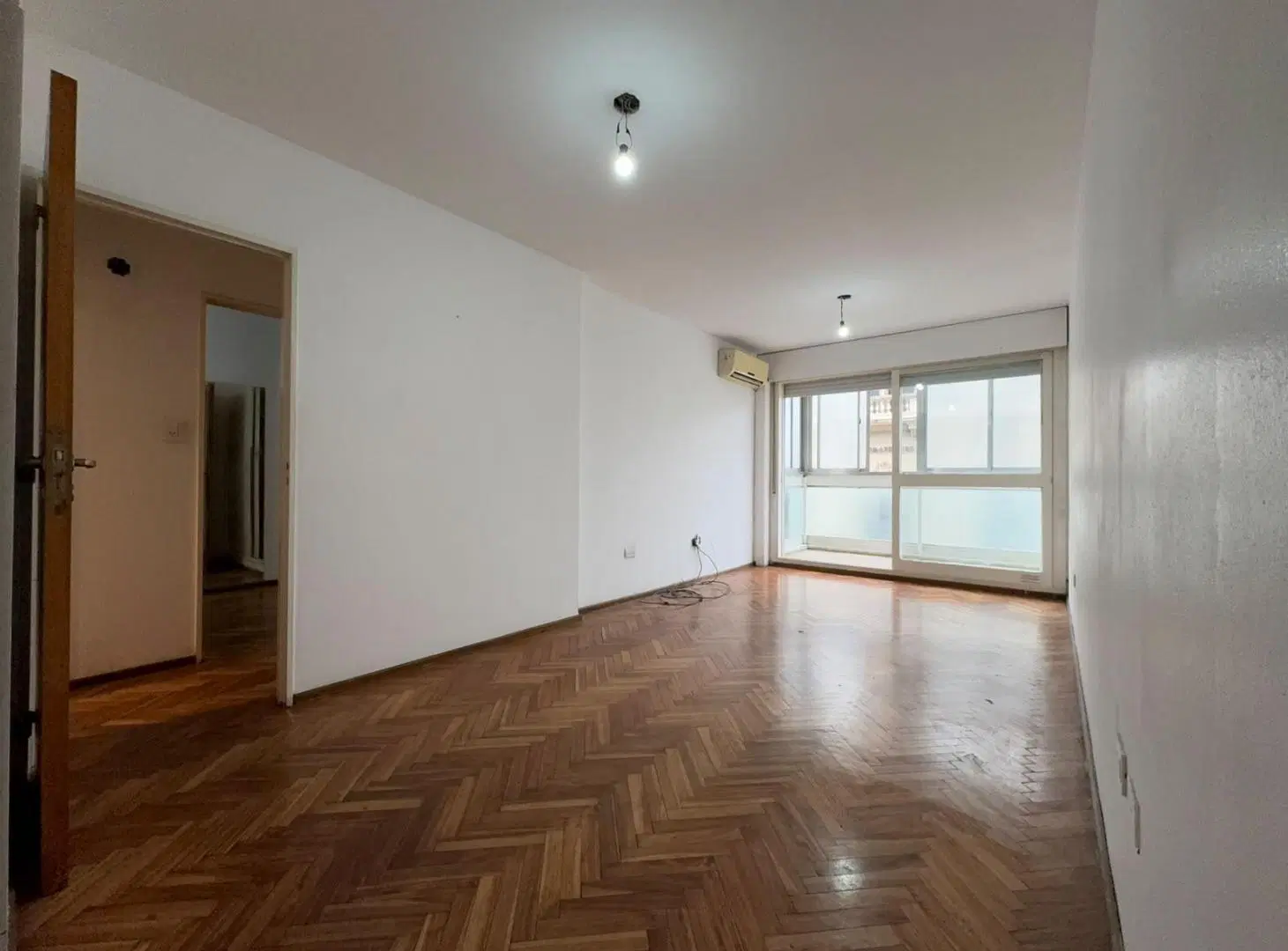 Venta departamento de 2 dormitorios con balcón zona Centro, Rosario 3