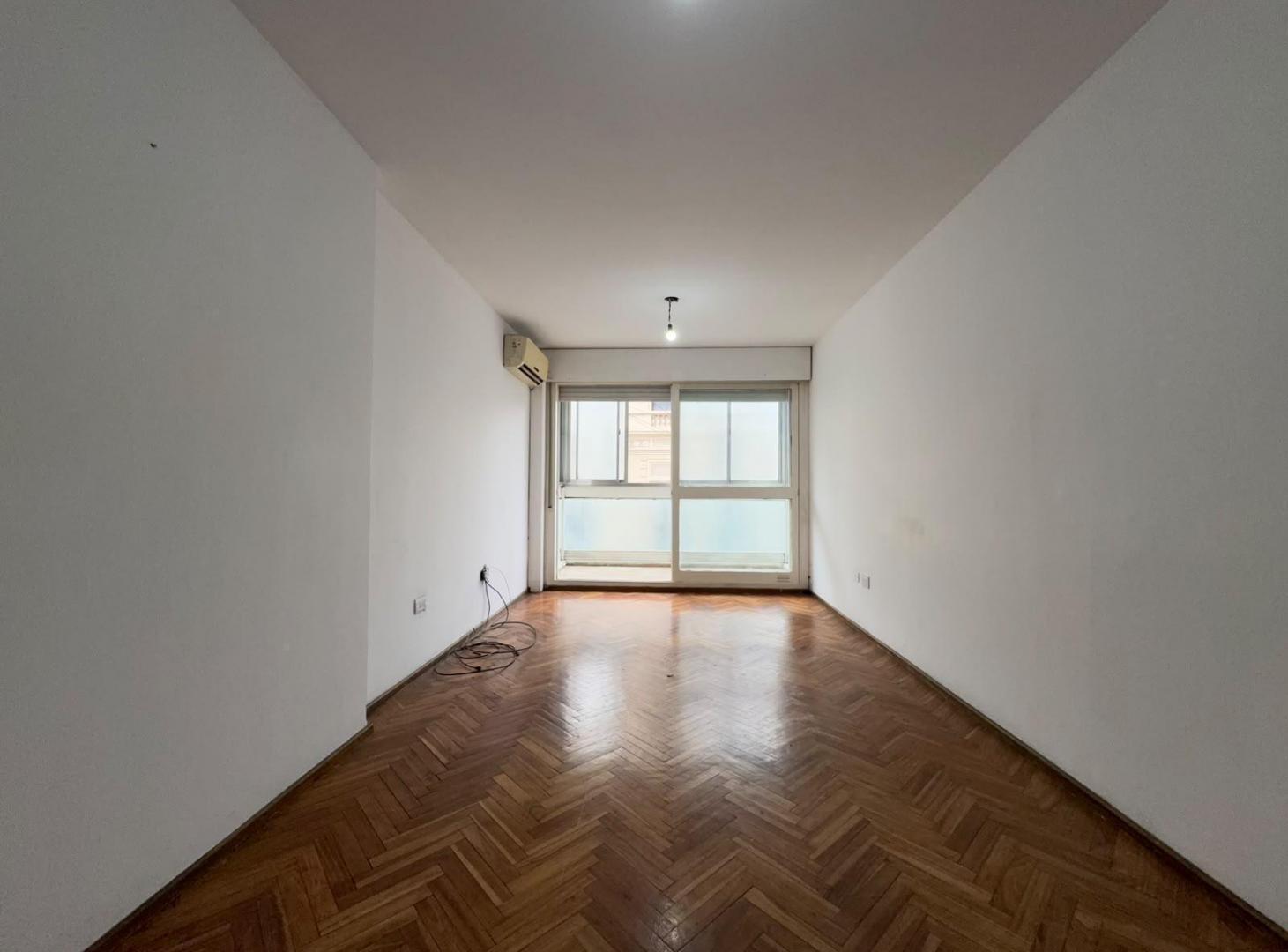 Venta departamento de 2 dormitorios con balcón zona Centro, Rosario