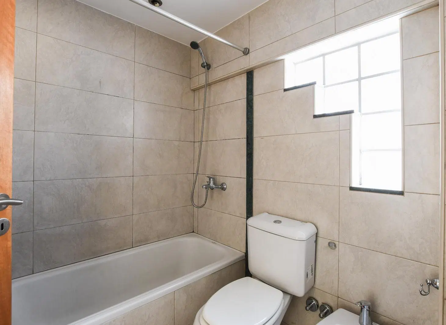 Venta departamento de 1 dormitorio con balcón y amenities zona Centro ,Rosario 3