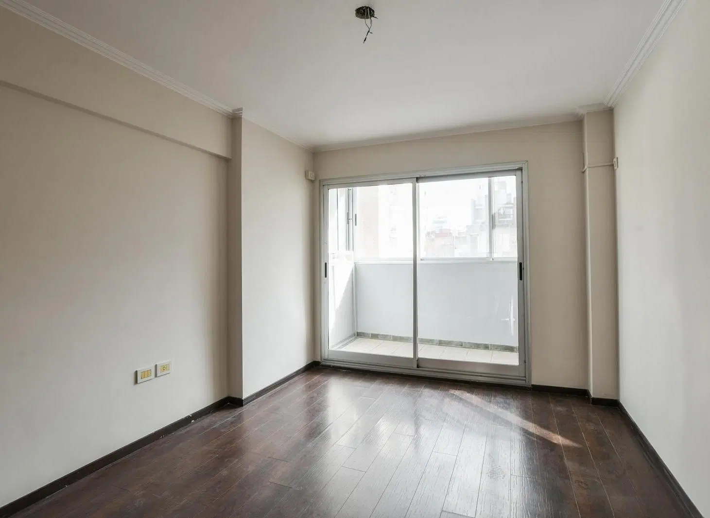 Venta departamento de 1 dormitorio con balcón y amenities zona Centro ,Rosario 2