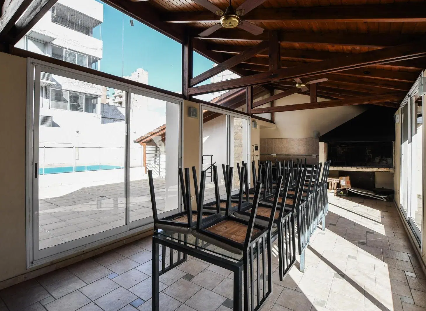 Venta departamento de 1 dormitorio con balcón y amenities zona Centro ,Rosario 3