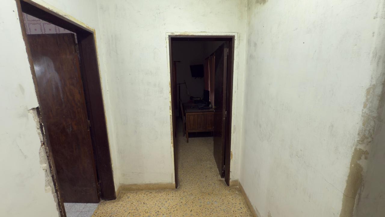 Foto de Venta casa de 2 dormitorios con amplio jardín parquizado, barrio Los, imagen 3