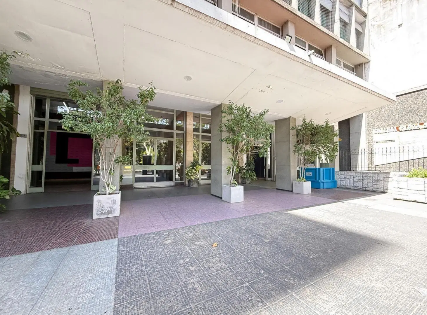 Venta departamento de 5 dormitorios con balcón corrido y cochera zona Centro, Rosario 4