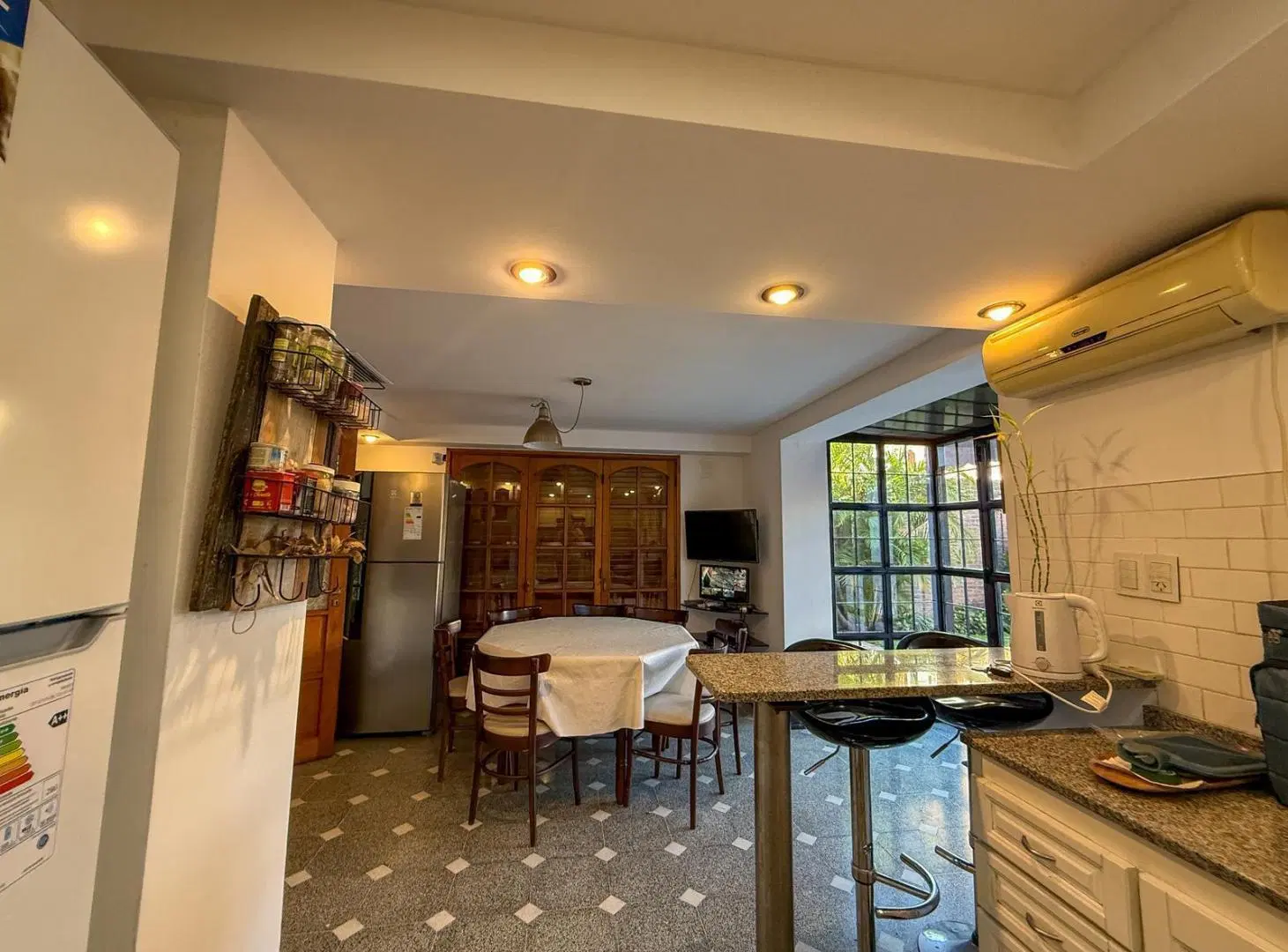 VENTA casa de 2 plantas con 3/4 dormitorios, Quincho y piscina barrio España y Hospitales, Rosario 5
