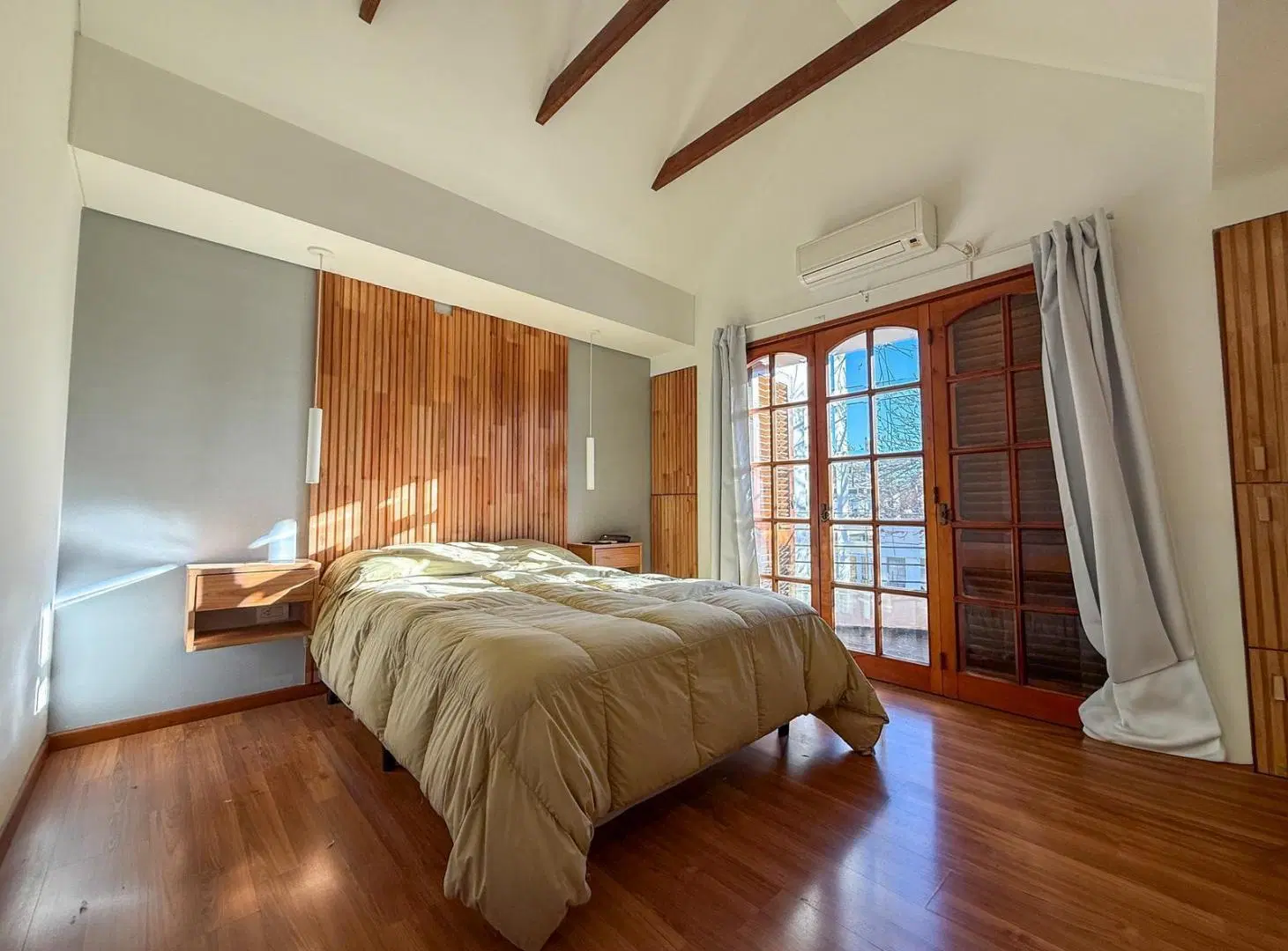 VENTA casa de 2 plantas con 3/4 dormitorios, Quincho y piscina barrio España y Hospitales, Rosario 4