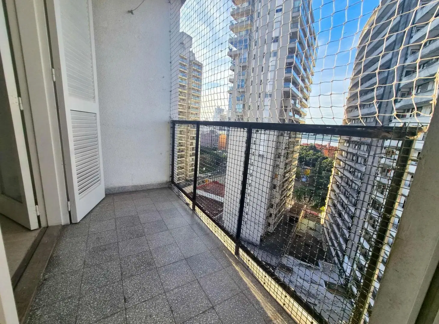 VENTA. Departamento de un dormitorio mas comodín a metros de Parque Urquiza. Barrio Martin. 3