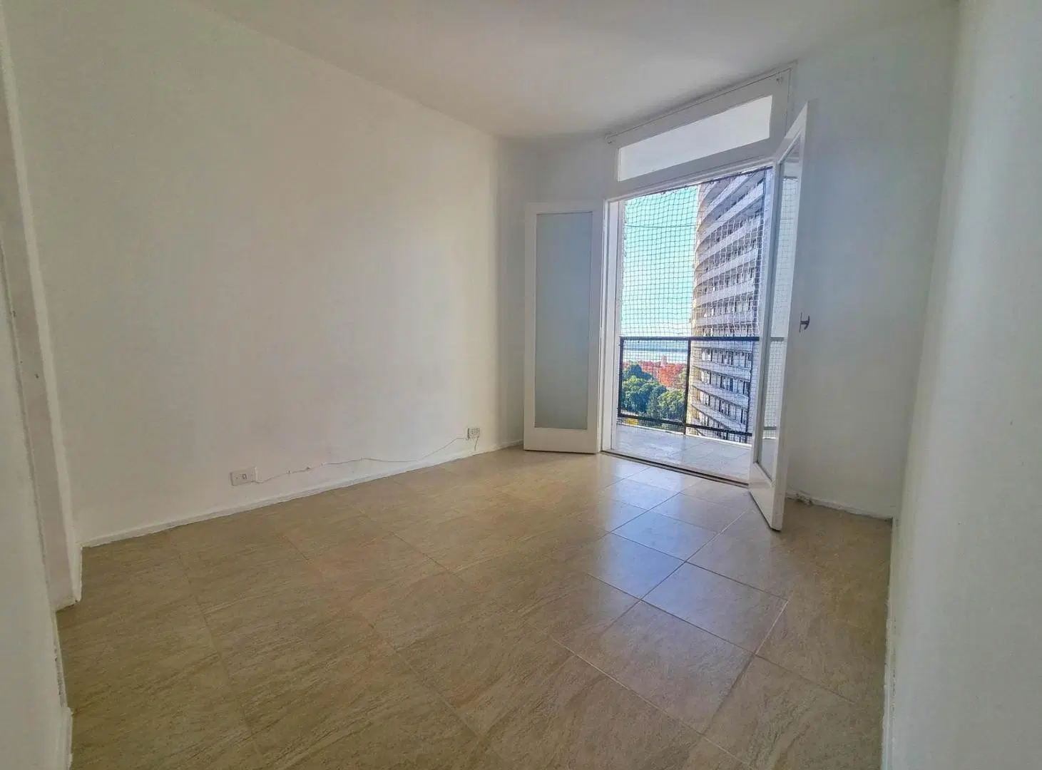 VENTA. Departamento de un dormitorio mas comodín a metros de Parque Urquiza. Barrio Martin. 2