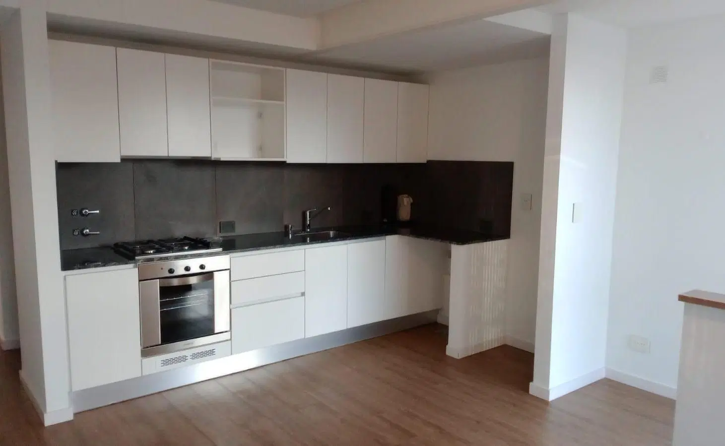 Alquiler departamento de 1 dormitorio con balcón en barrio Nuestra Señora de Lourdes, Rosario 5