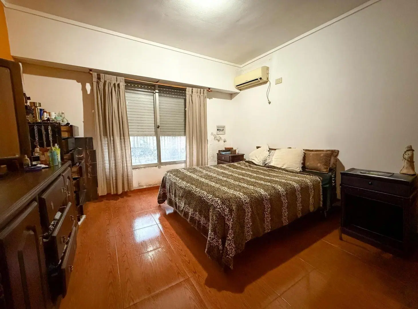 Venta casa de 2 dormitorios con cochera y patio seco, Alberdi, Rosario 3