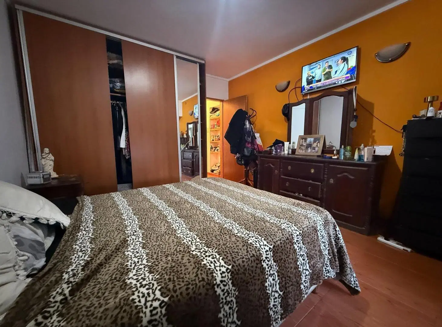 Venta casa de 2 dormitorios con cochera y patio seco, Alberdi, Rosario 2