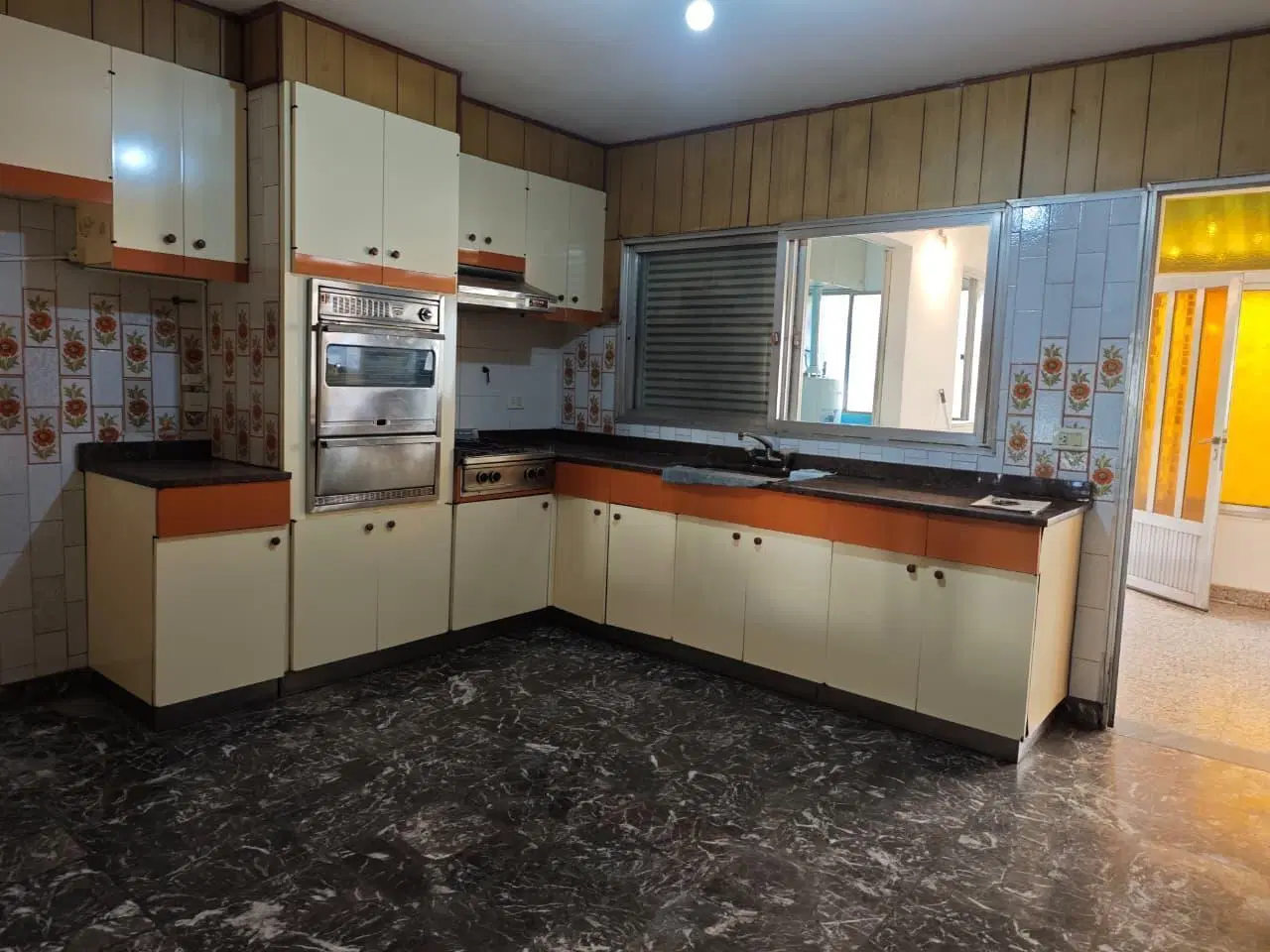 Venta departamento piso exclusivo de 3 dormitorios con balcón y patio zona Centro, Rosario 4