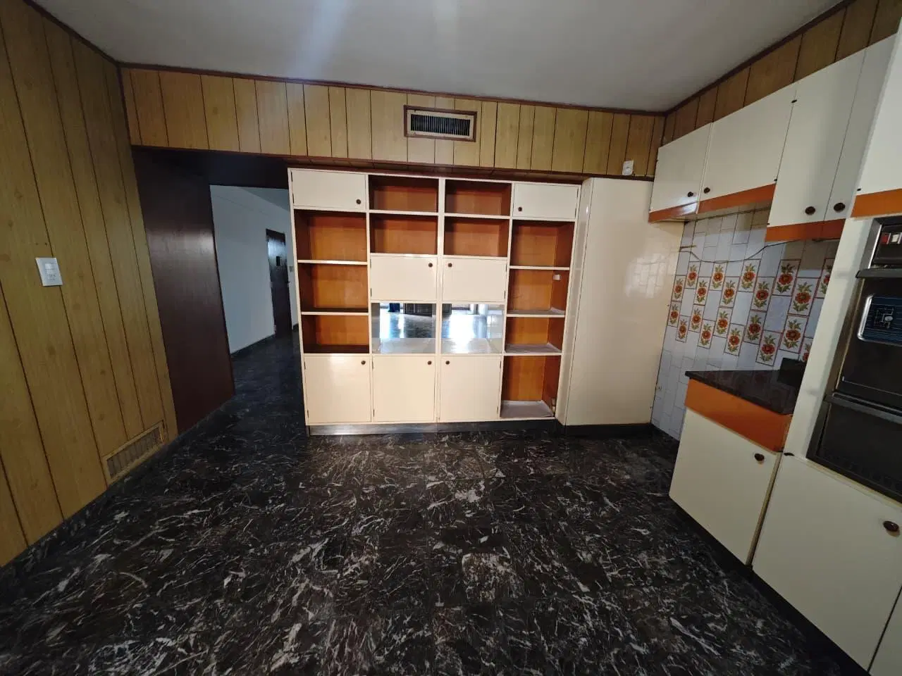 Venta departamento piso exclusivo de 3 dormitorios con balcón y patio zona Centro, Rosario 8