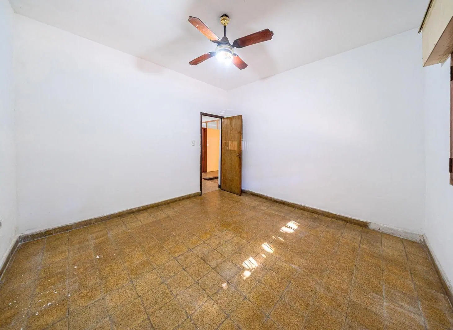 Venta casa de 2 dormitorios con cochera y patio, Lisandro de la Torre, Rosario 8