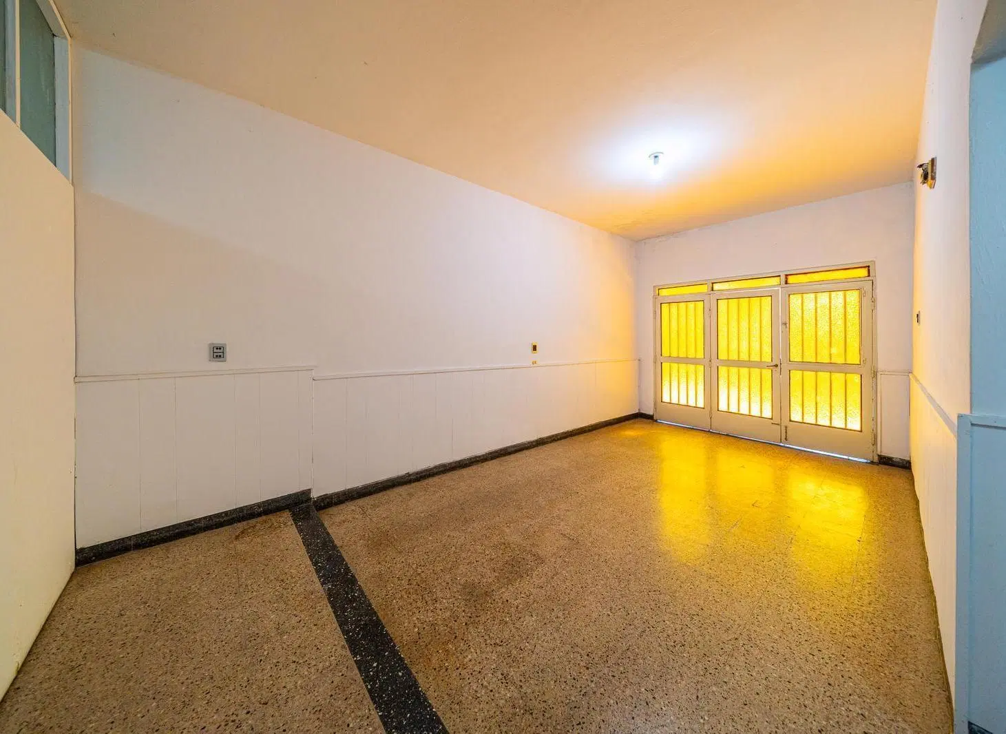Venta casa de 2 dormitorios con cochera y patio, Lisandro de la Torre, Rosario 2
