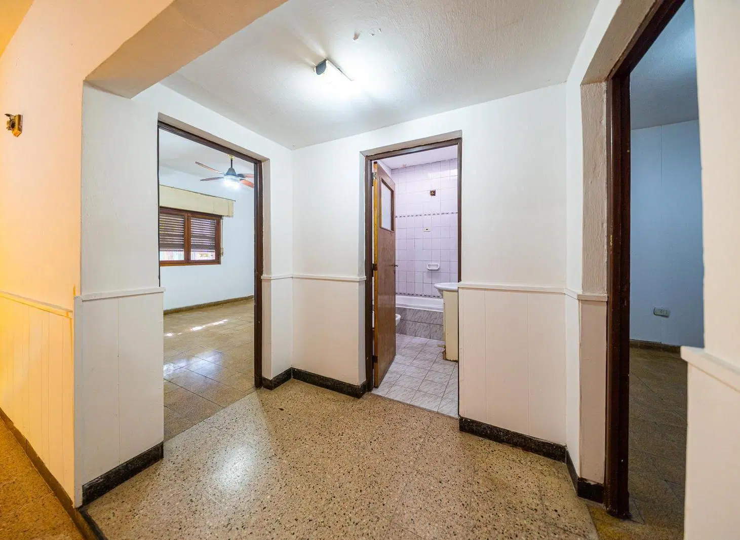 Venta casa de 2 dormitorios con cochera y patio, Lisandro de la Torre, Rosario 4