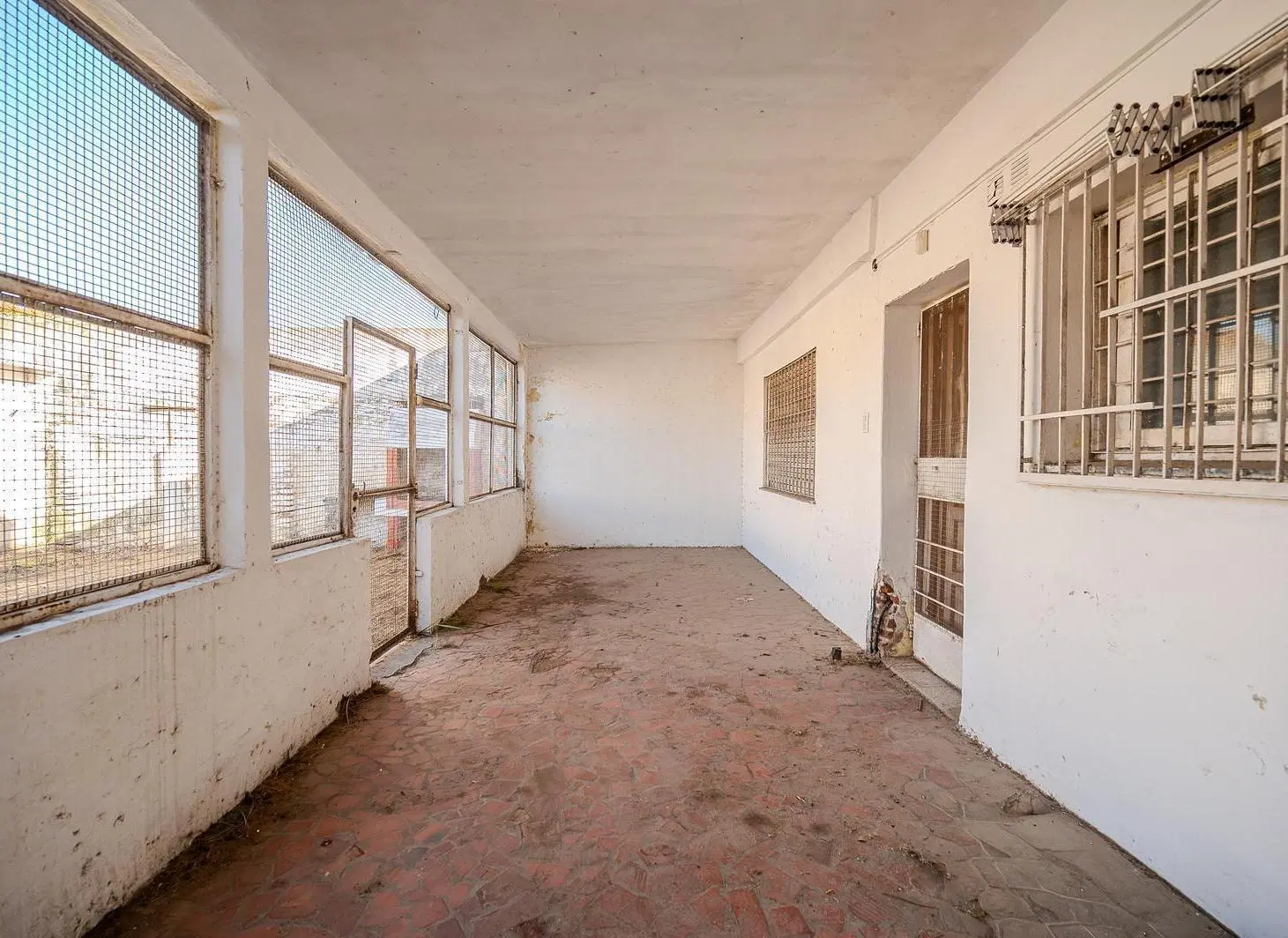 Venta casa de 2 dormitorios, doble cochera y jardín barrio Las Heras, Rosario 8