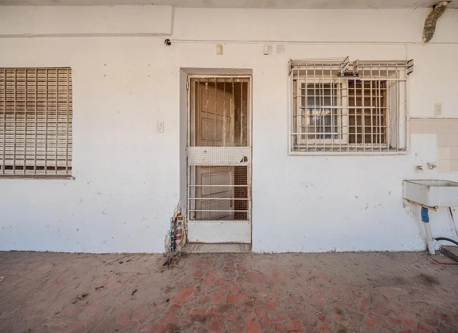 Venta casa de 2 dormitorios, doble cochera y jardín barrio Las Heras, Rosario 4