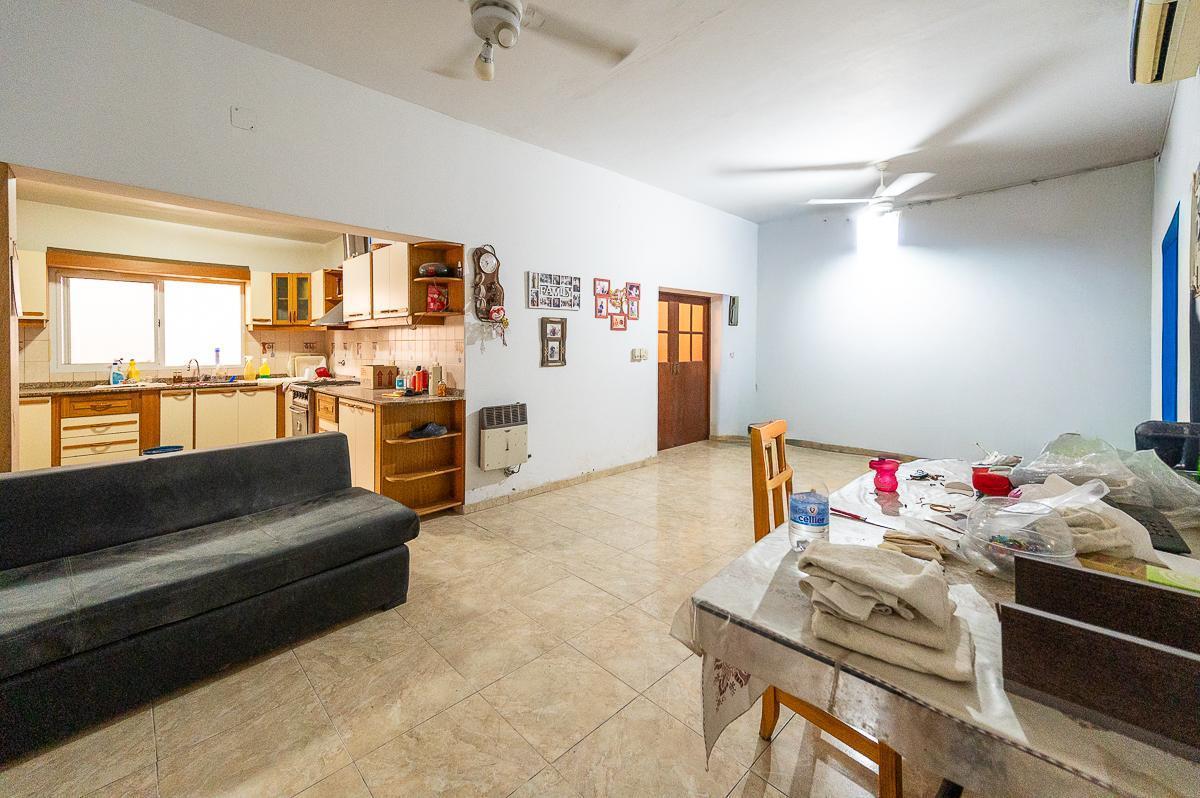 Foto de Venta casa de 3 dormitorios con doble cochera y patio barrio Saladillo, imagen 4