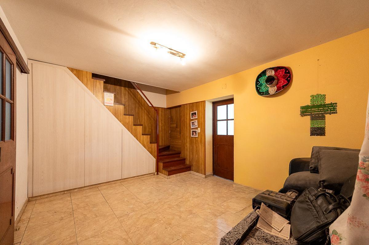 Foto de Venta casa de 3 dormitorios con doble cochera y patio barrio Saladillo, imagen 3