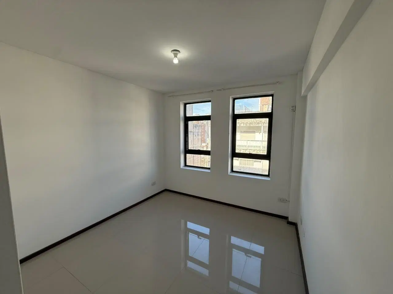 Venta departamento 1 dormitorio con balcón y vista parcial al Rio, barrio Martin, Rosario 3