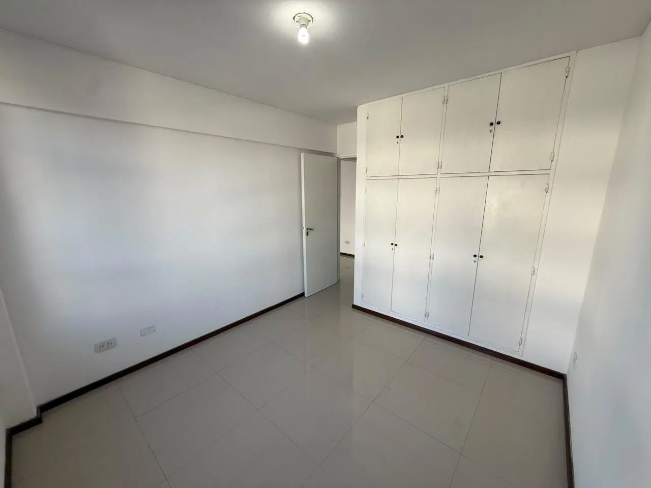 Venta departamento 1 dormitorio con balcón y vista parcial al Rio, barrio Martin, Rosario 8