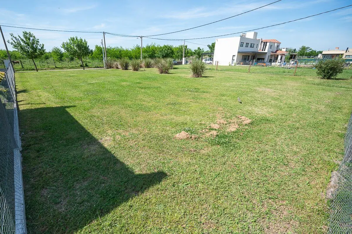 Venta terreno en el barrio Privado Las Casuarinas, Ibarlucea 1