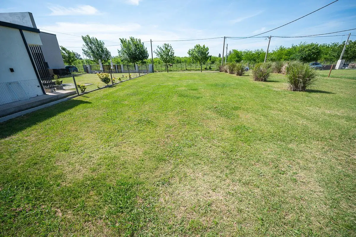 Venta terreno en el barrio Privado Las Casuarinas, Ibarlucea 5