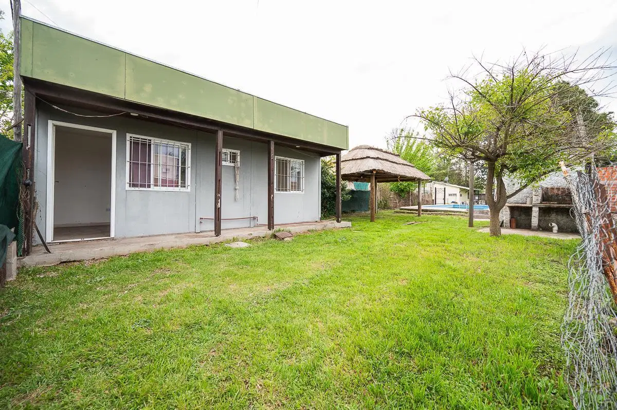 Venta casa de 1 dormitorio con jardín y pileta, Las Carolinas 3