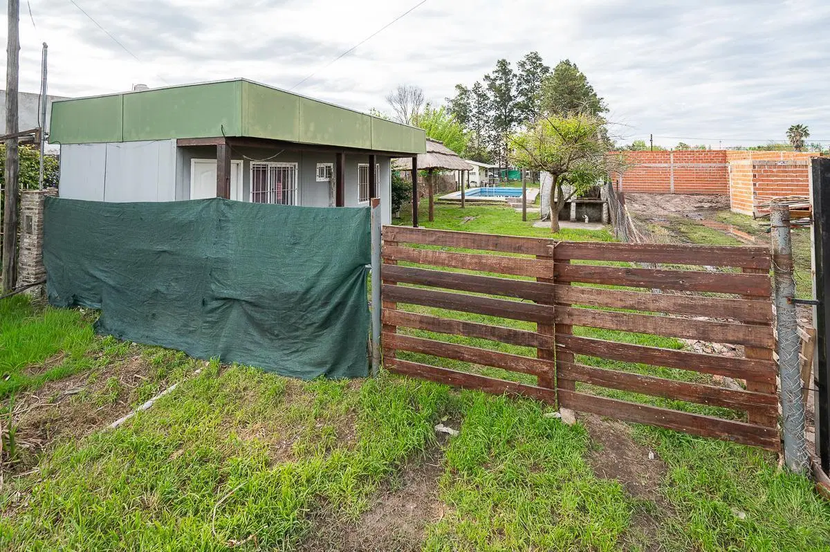 Venta casa de 1 dormitorio con jardín y pileta, Las Carolinas 4