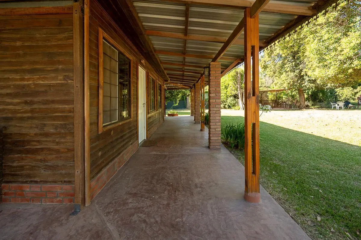 Venta casa de 3 dormitorios  con jardín y pileta, Oliveros 8
