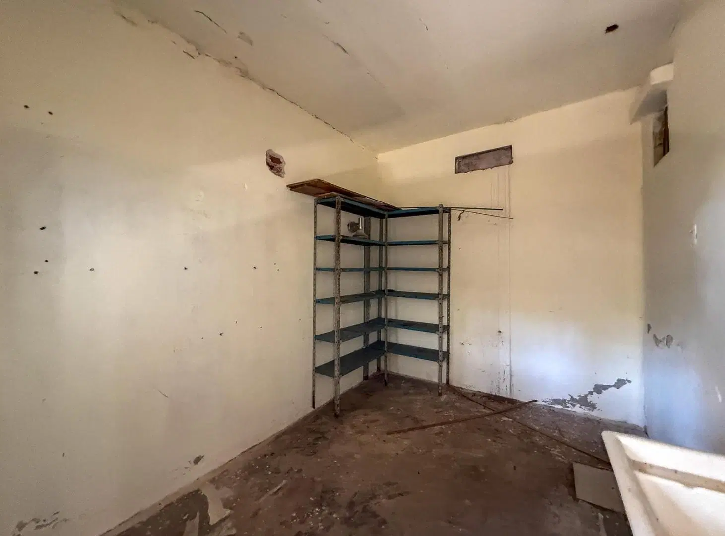 Venta casa a reciclar de 2 dormitorios con patio cerrado ,Fisherton 4