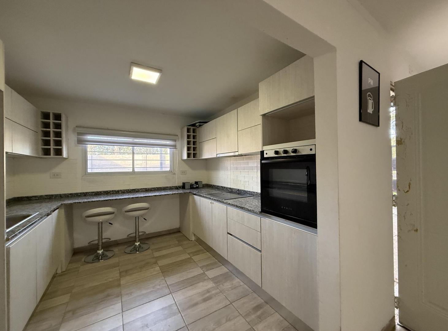 Foto de Venta casa Steel Framing de 2 dormitoritos con pileta y cochera barrio Campiña de Piñero, imagen 5